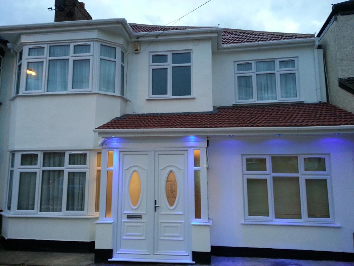 Apple House Wembley Otel Barnet Dış mekan fotoğraf